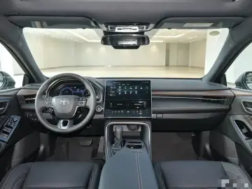 2024 Toyota Avalon с пробегом 10 000 км