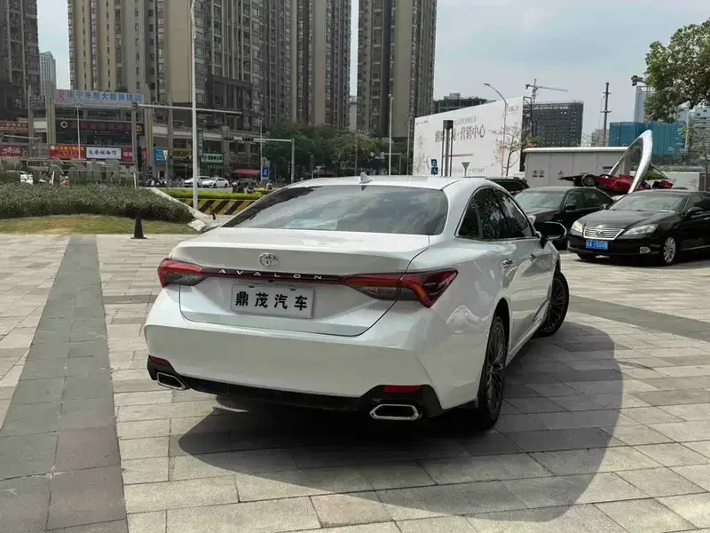 2023 Toyota Avalon с пробегом 18 000 км
