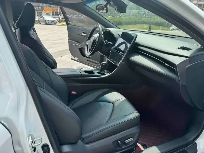 2023 Toyota Avalon с пробегом 18 000 км