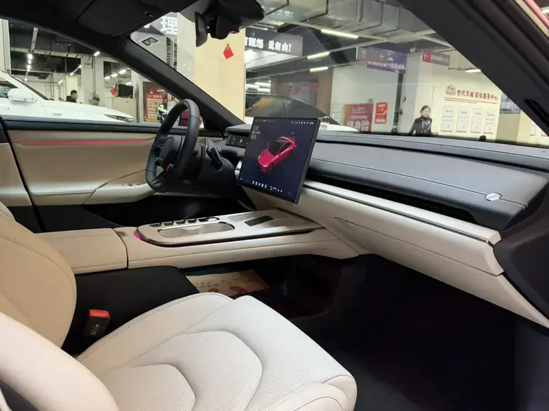 2024 Xiaomi SU7 с пробегом 18 000 км