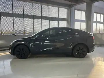 2024 Tesla Model Y с пробегом 42 000 км