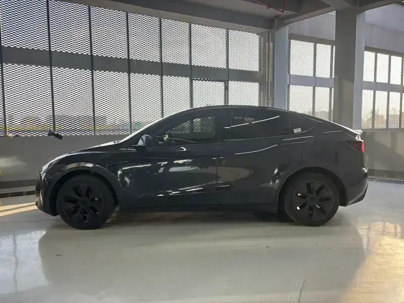 2024 Tesla Model Y с пробегом 42 000 км