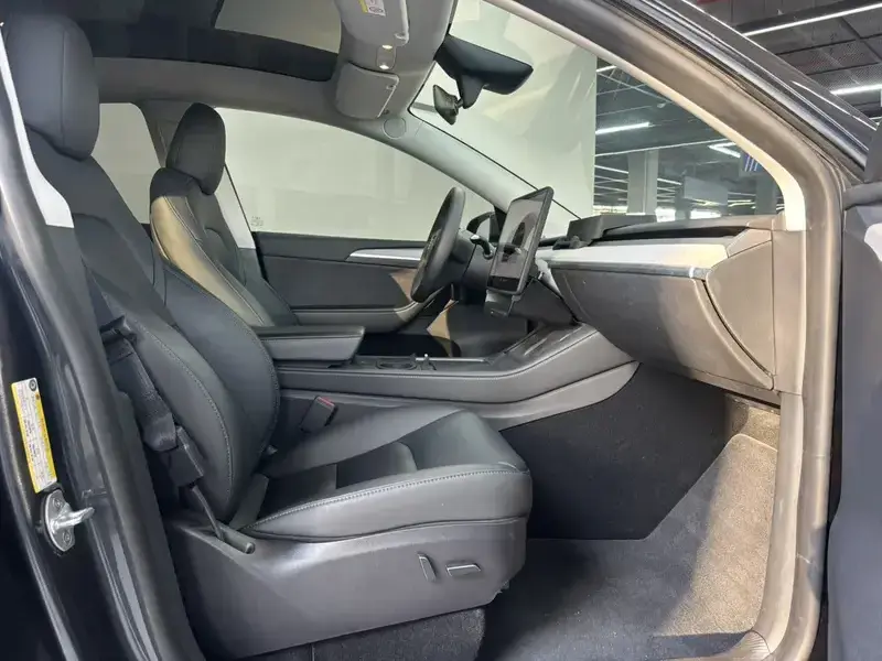 2024 Tesla Model Y с пробегом 42 000 км