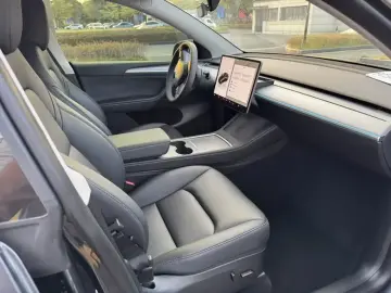 2024 Tesla Model Y с пробегом 30 200 км