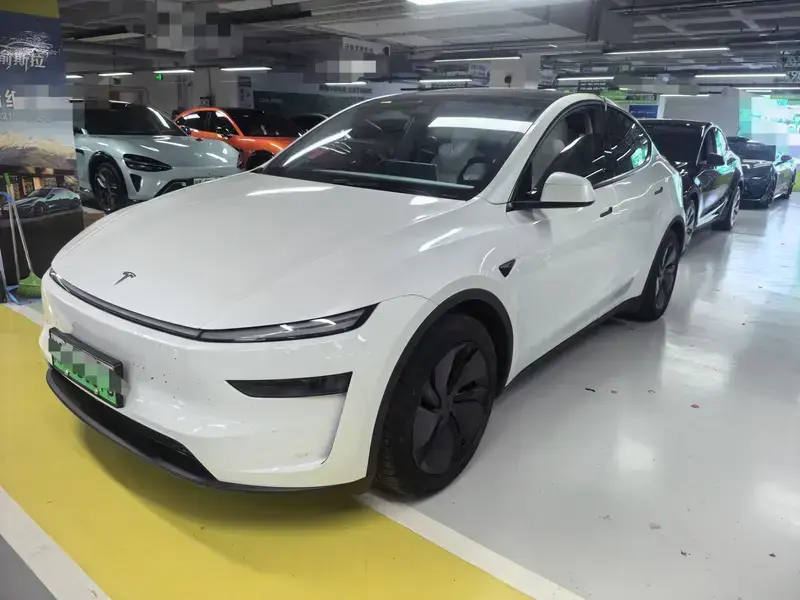 2025 Tesla Model Y с пробегом 31 000 км