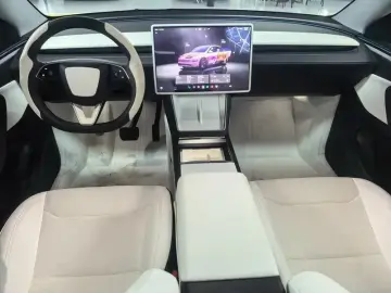2025 Tesla Model Y с пробегом 31 000 км
