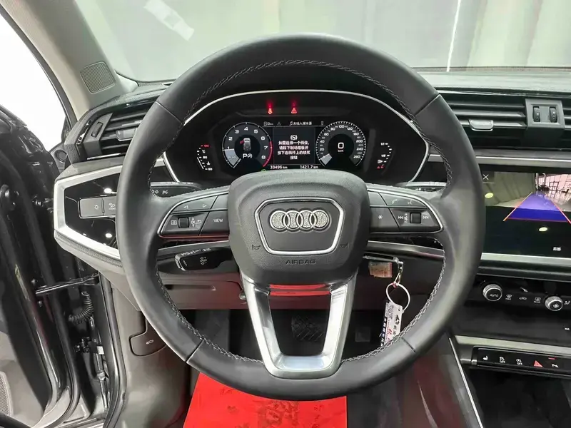 2023 Audi Q3 с пробегом 33 400 км