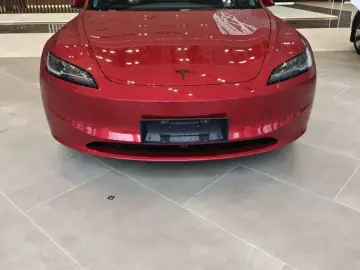 2025 Tesla Model 3 с пробегом 10 000 км