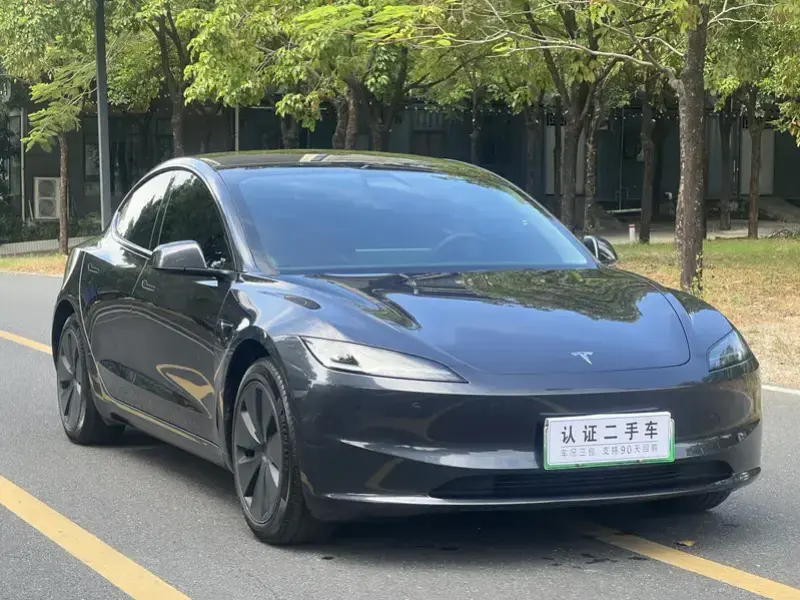 2023 Tesla Model 3 с пробегом 20 000 км