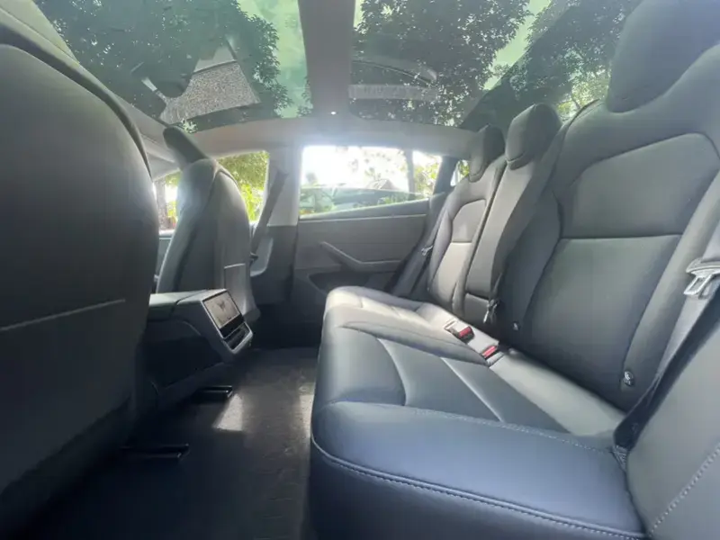 2023 Tesla Model 3 с пробегом 20 000 км