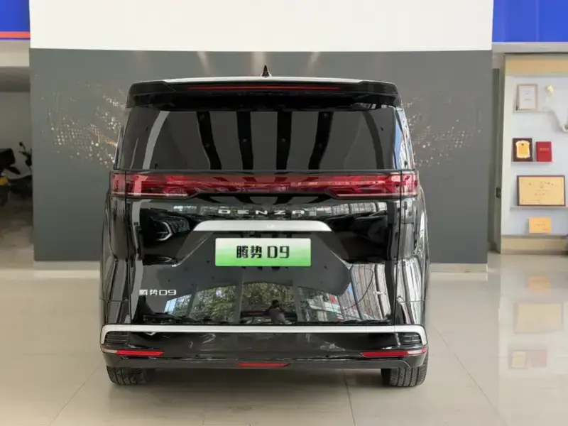 2024 Denza D9 с пробегом 44 000 км