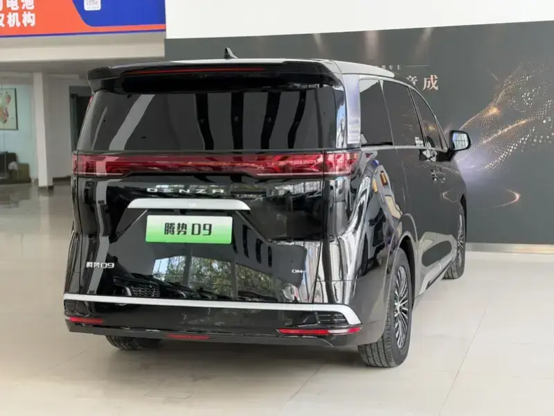 2024 Denza D9 с пробегом 44 000 км