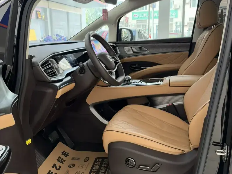 2024 Denza D9 с пробегом 44 000 км