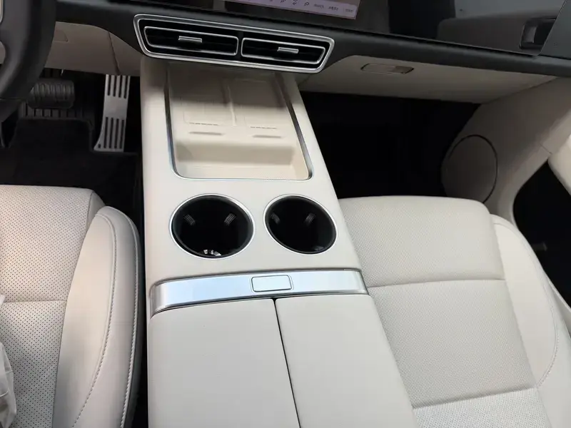 2024 Li Auto (Lixiang) L6 с пробегом 15 000 км