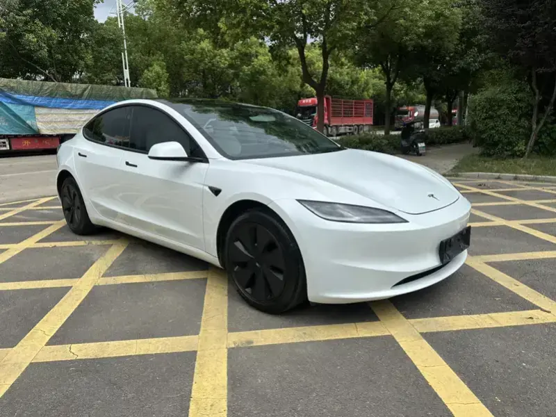 2023 Tesla Model 3 с пробегом 25 000 км