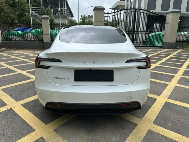 2023 Tesla Model 3 с пробегом 25 000 км