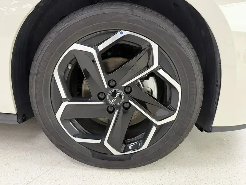 2025 BYD Seal 06 с пробегом 11 300 км
