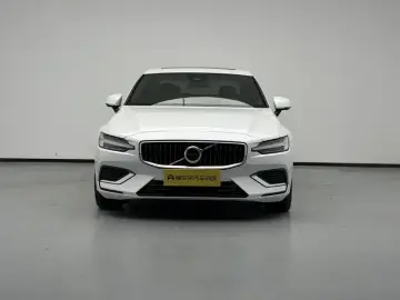2024 Volvo S60 с пробегом 15 000 км