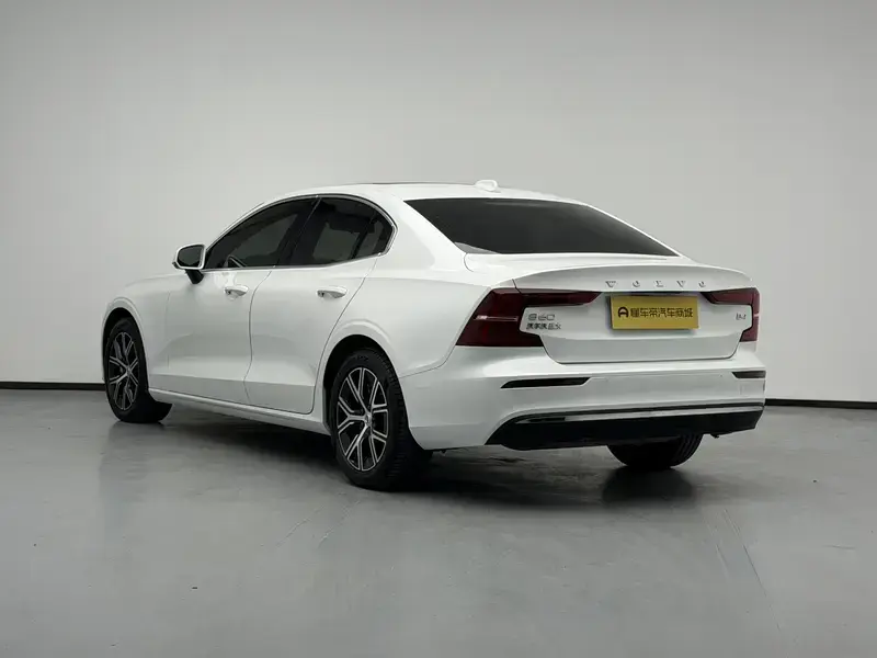 2024 Volvo S60 с пробегом 15 000 км
