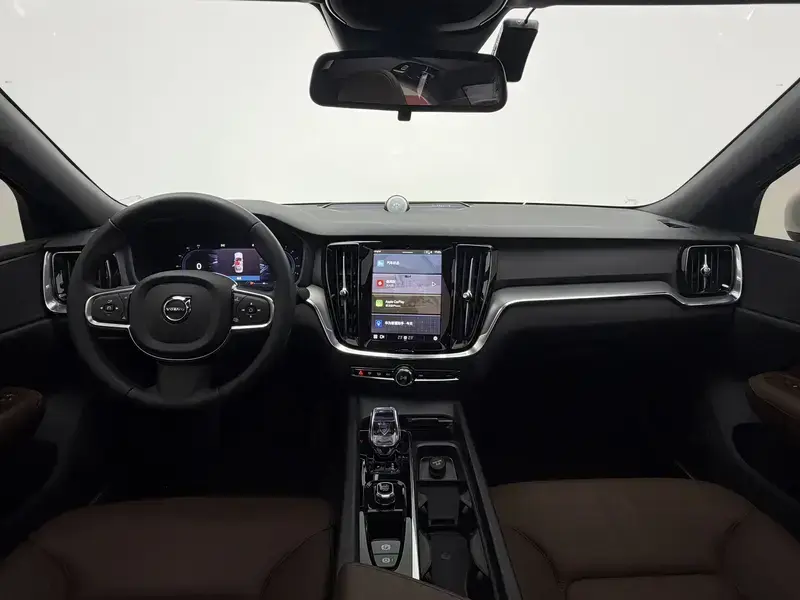 2024 Volvo S60 с пробегом 15 000 км