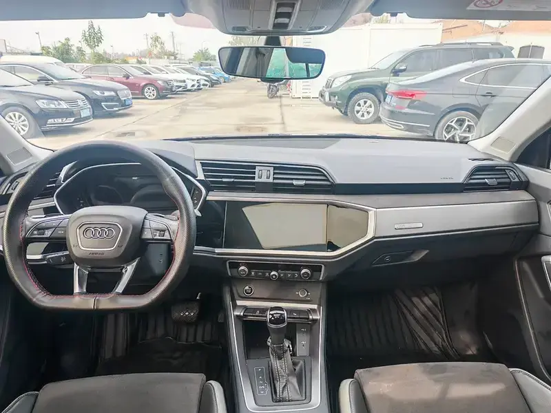 2023 Audi Q3 с пробегом 40 000 км