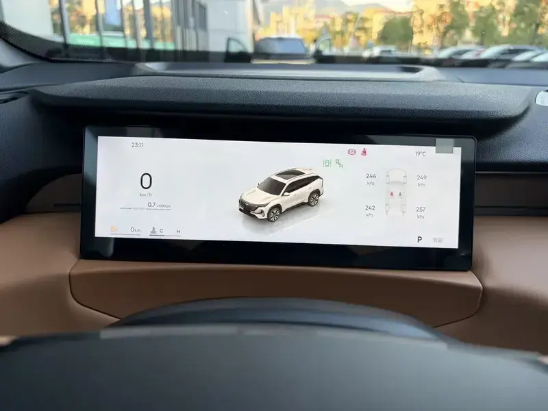 2025 Geely Boyue L с пробегом 100 км
