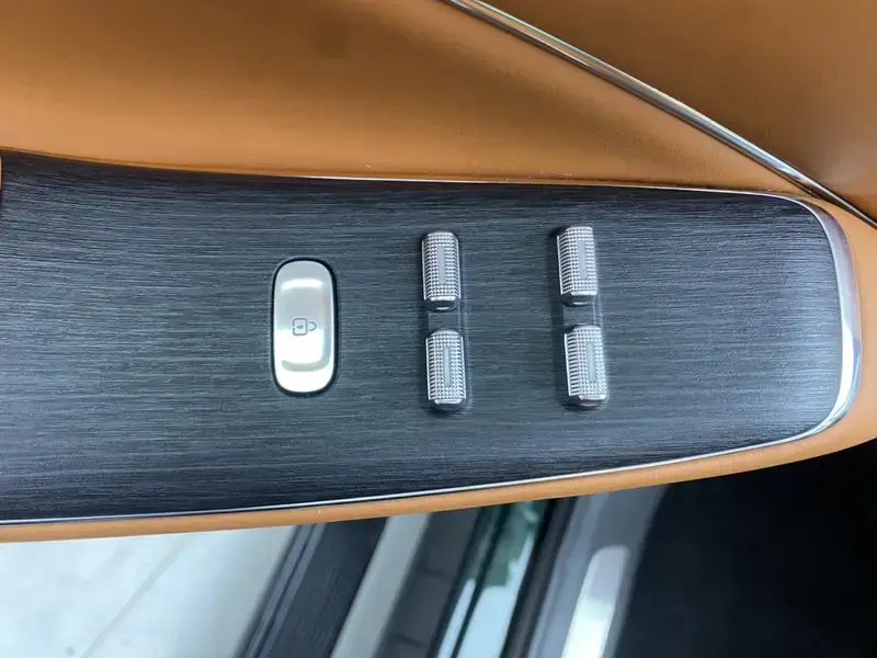 2025 Aito M8 с пробегом 14 300 км