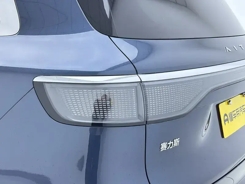 2025 Aito M8 с пробегом 27 000 км