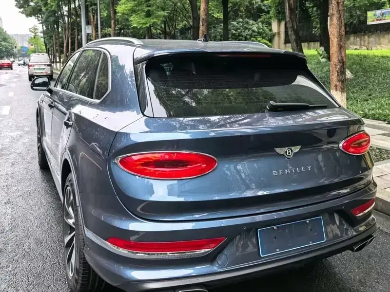 2024 Bentley Bentayga с пробегом 17 000 км