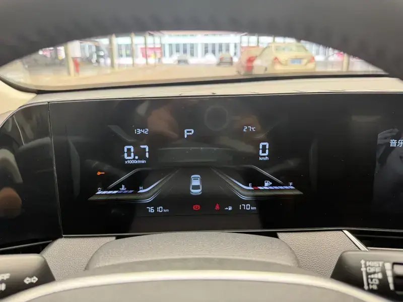 2025 Bestune B70 с пробегом 7 700 км