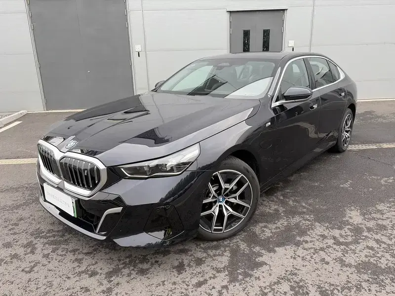 2025 BMW i5 с пробегом 8 500 км