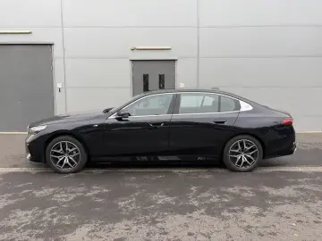 2025 BMW i5 с пробегом 8 500 км