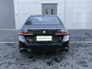 2025 BMW i5 с пробегом 13 000 км
