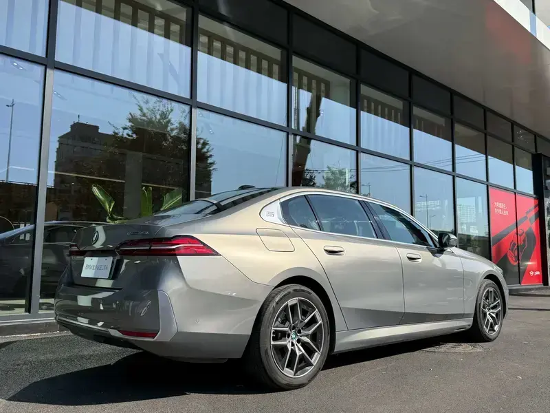 2024 BMW i5 с пробегом 17 000 км