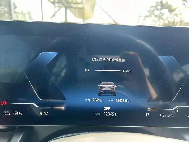 2025 BMW i5 с пробегом 12 000 км