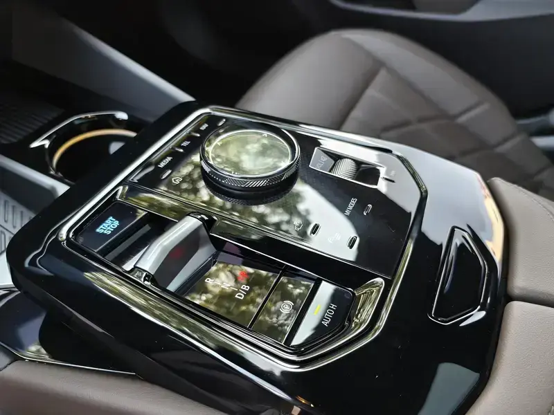 2024 BMW i5 с пробегом 18 000 км