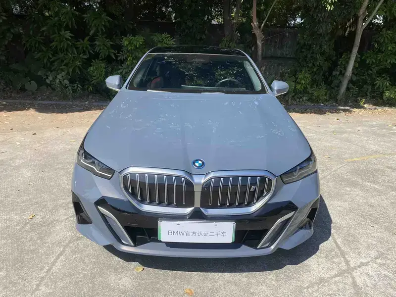 2024 BMW i5 с пробегом 22 000 км