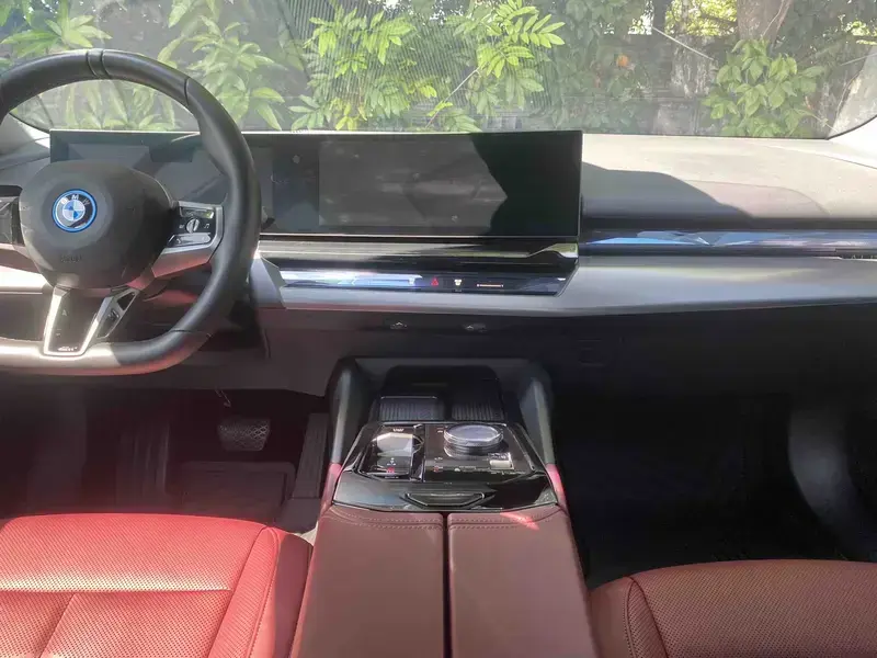 2024 BMW i5 с пробегом 22 000 км