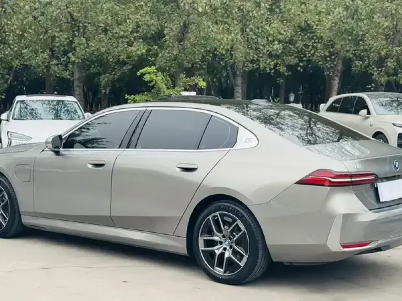 2024 BMW i5 с пробегом 39 000 км