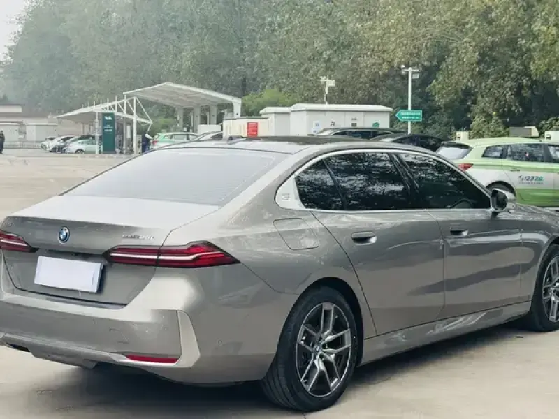 2024 BMW i5 с пробегом 39 000 км