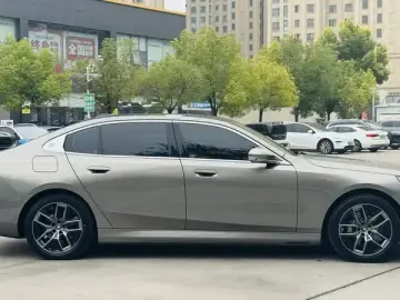 2024 BMW i5 с пробегом 39 000 км