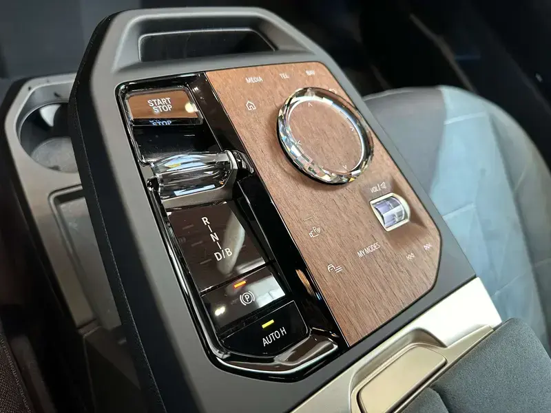 2022 BMW iX с пробегом 13 700 км