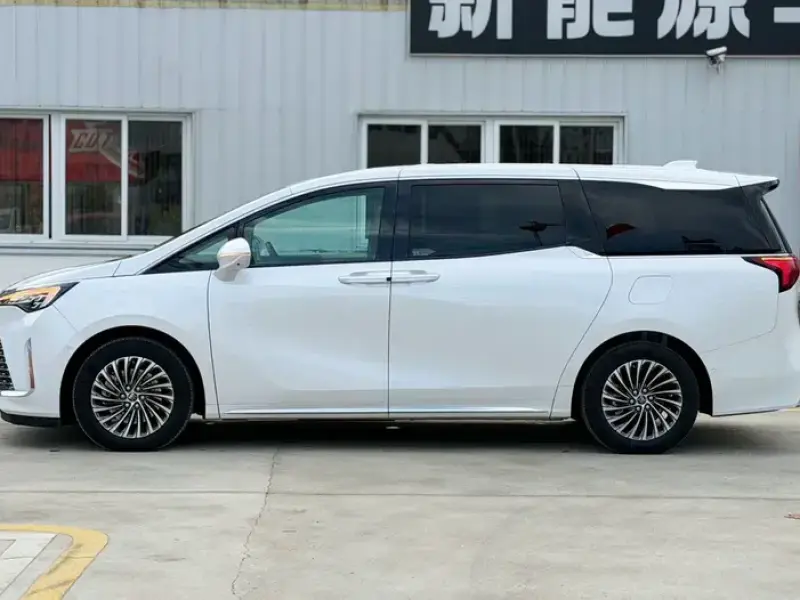 2025 Buick Century с пробегом 6 000 км