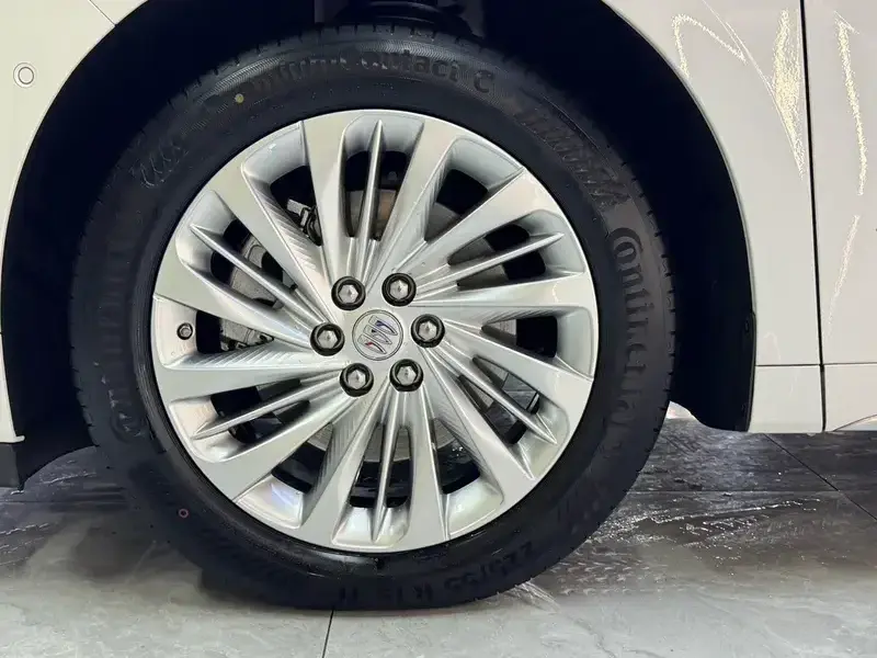 2025 Buick Century с пробегом 12 800 км
