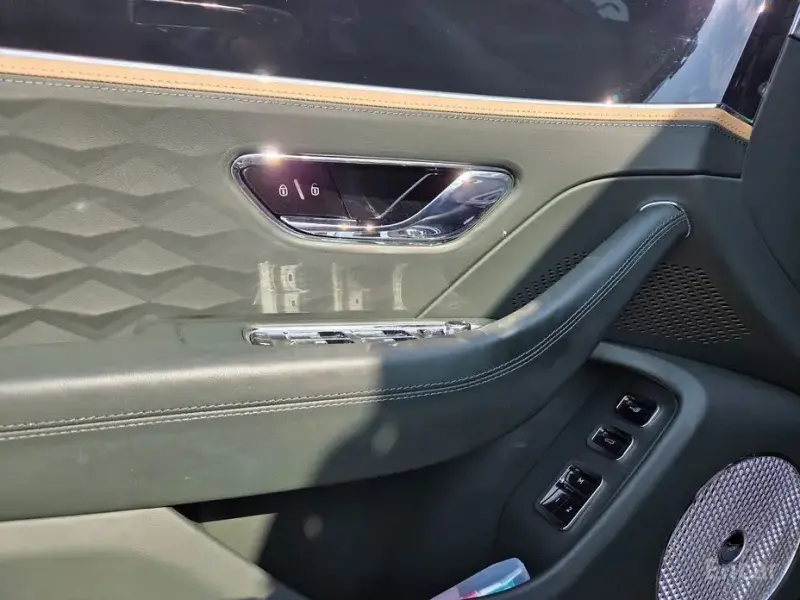 2025 Bentley Flying Spur с пробегом 15 000 км