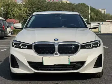 2022 BMW i3 с пробегом 50 000 км