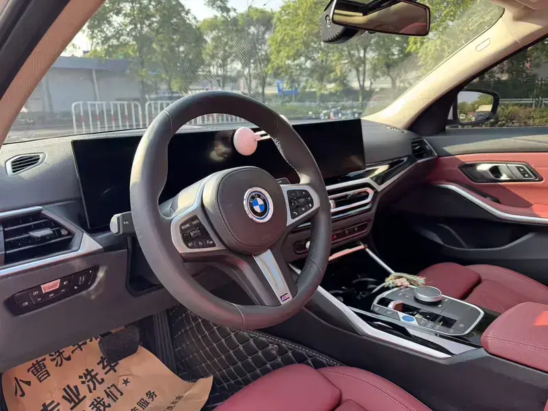 2022 BMW i3 с пробегом 50 000 км