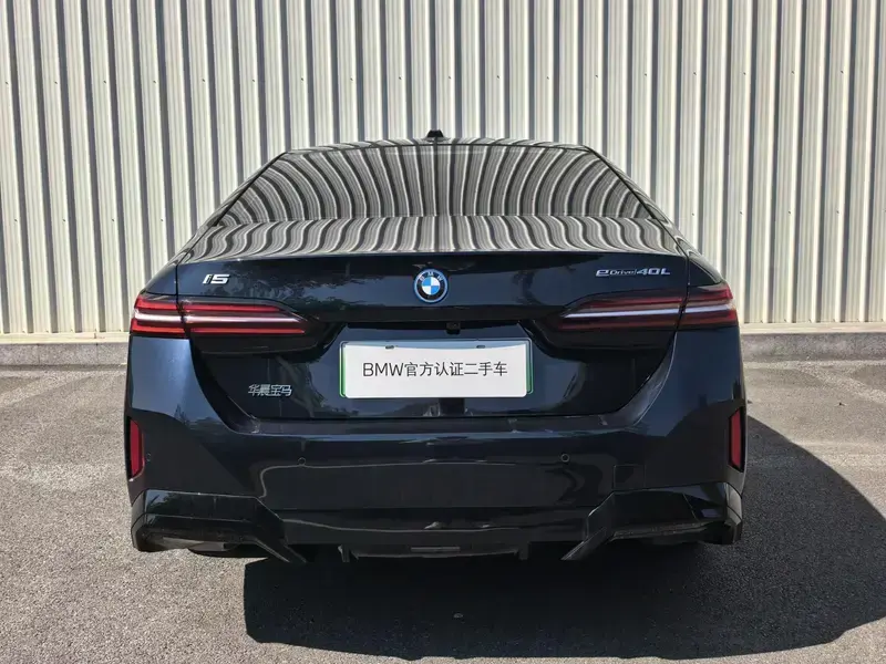 2025 BMW i5 с пробегом 15 000 км