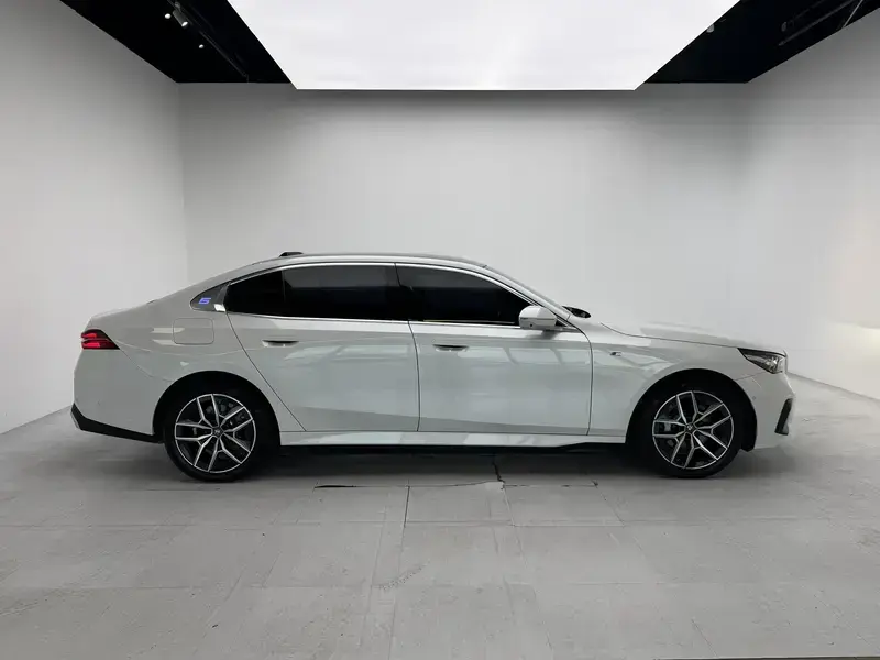2024 BMW i5 с пробегом 47 500 км
