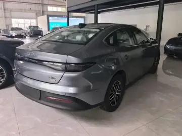 2025 BYD Seal 05 с пробегом 18 000 км